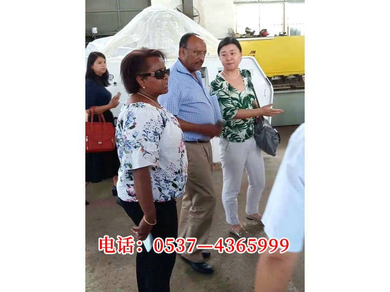 原聯(lián)合國(guó)副秘書長(zhǎng)蓋圖先生攜夫人來廠考察.jpg